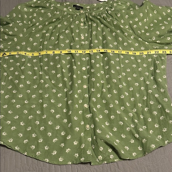 ANN TAYLOR FACTORY  Green Floral Blouse - Picture 8 of 10